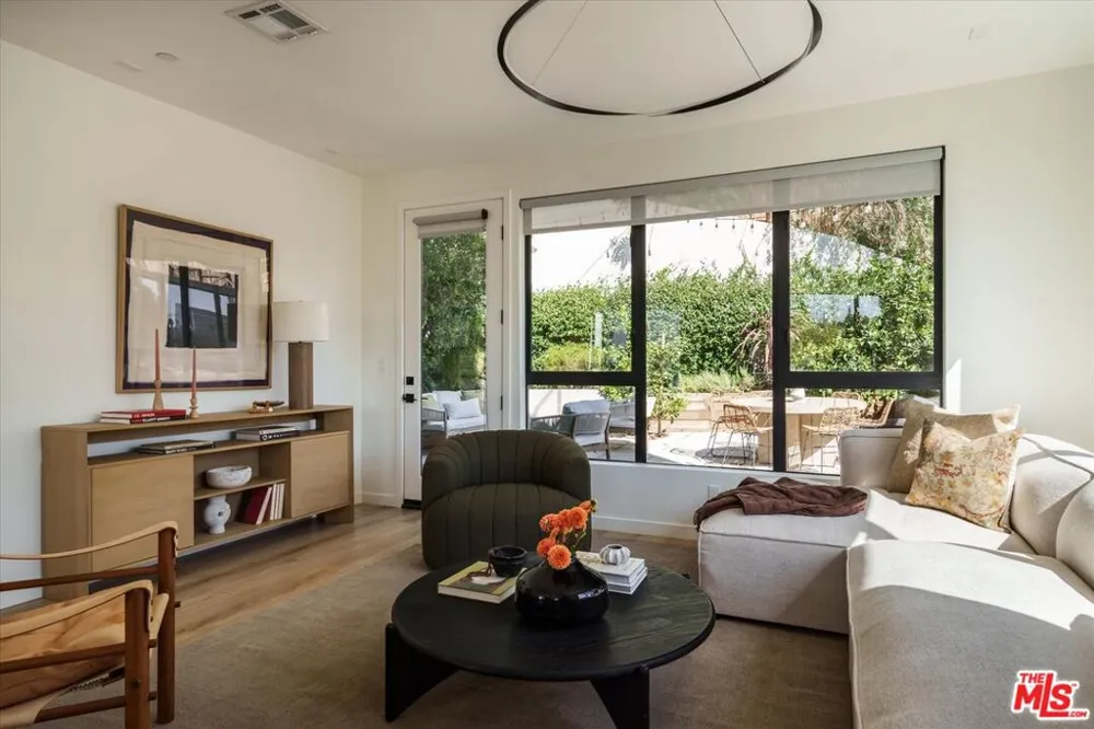 1507 W Morra Drive Los Angeles, CA 90026