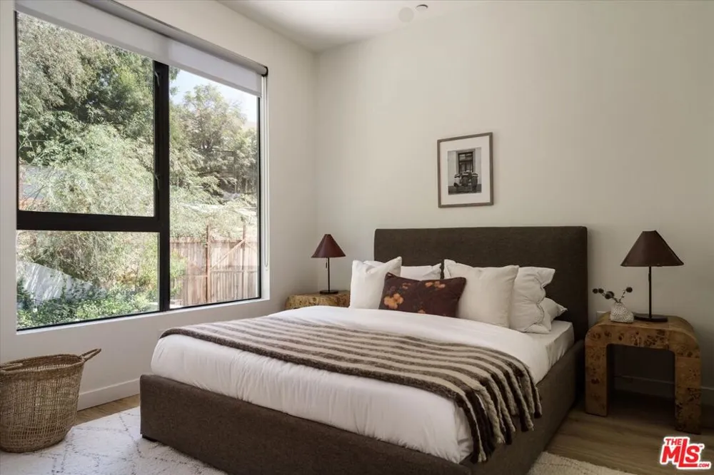 1507 W Morra Drive Los Angeles, CA 90026