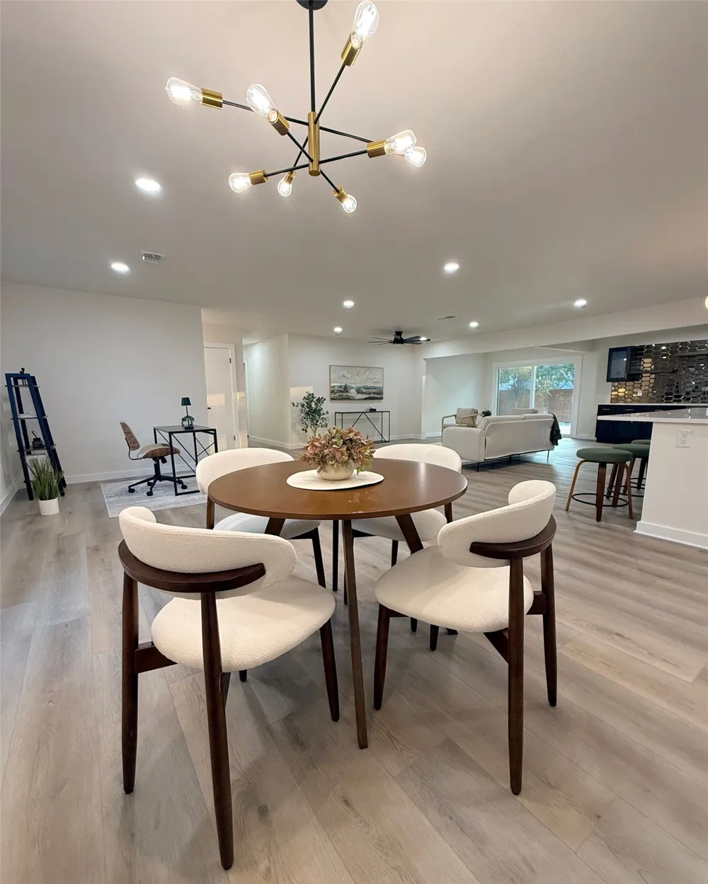 12911 Mitchwin Road Farmers Branch, TX 75234