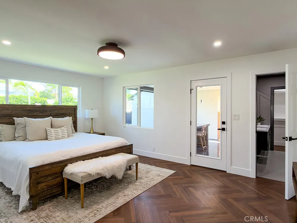 527 Park Orange, CA 92867