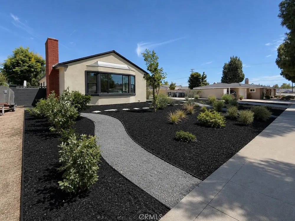 527 Park Orange, CA 92867