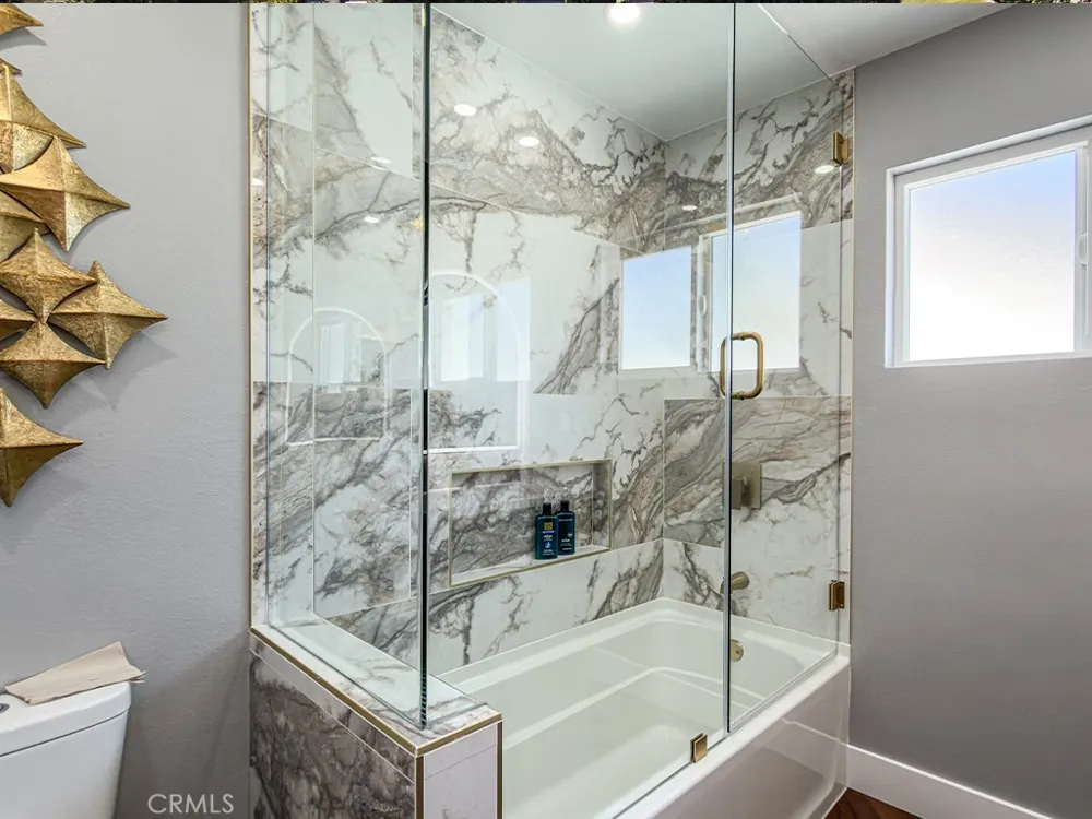 527 Park Orange, CA 92867