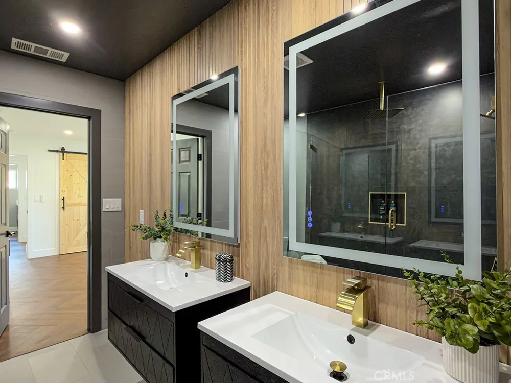 527 Park Orange, CA 92867