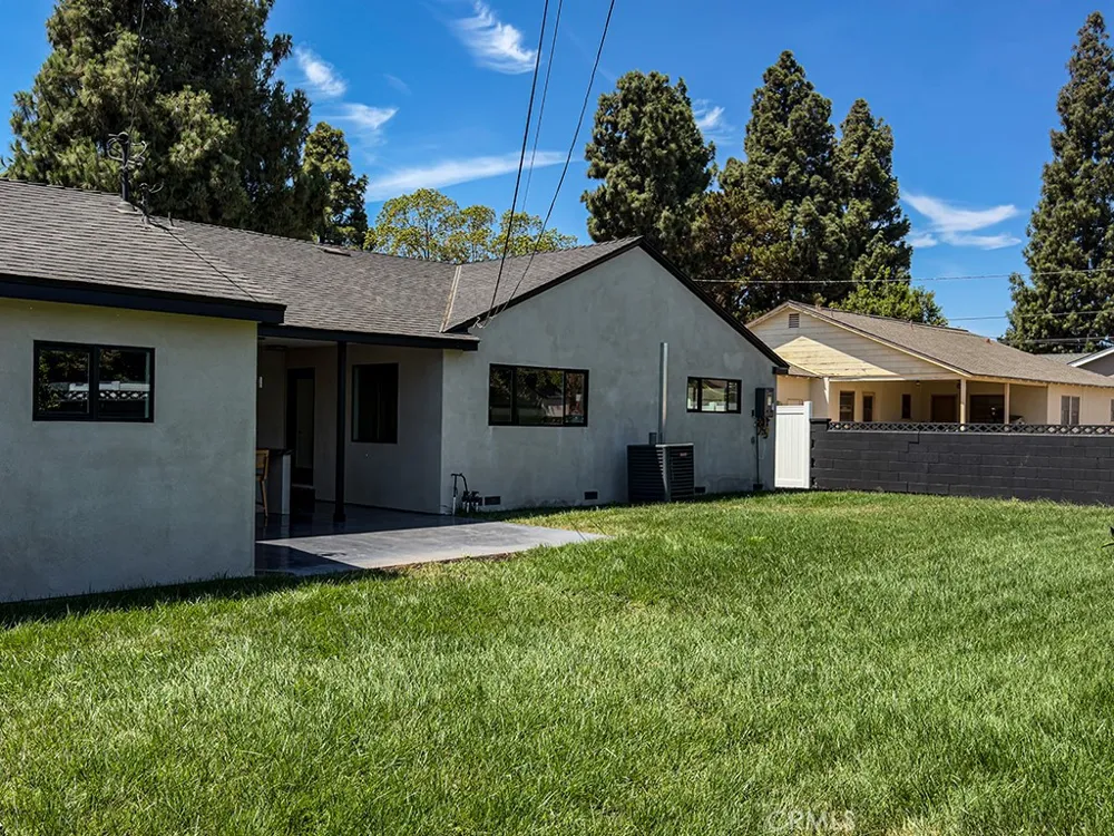 527 Park Orange, CA 92867