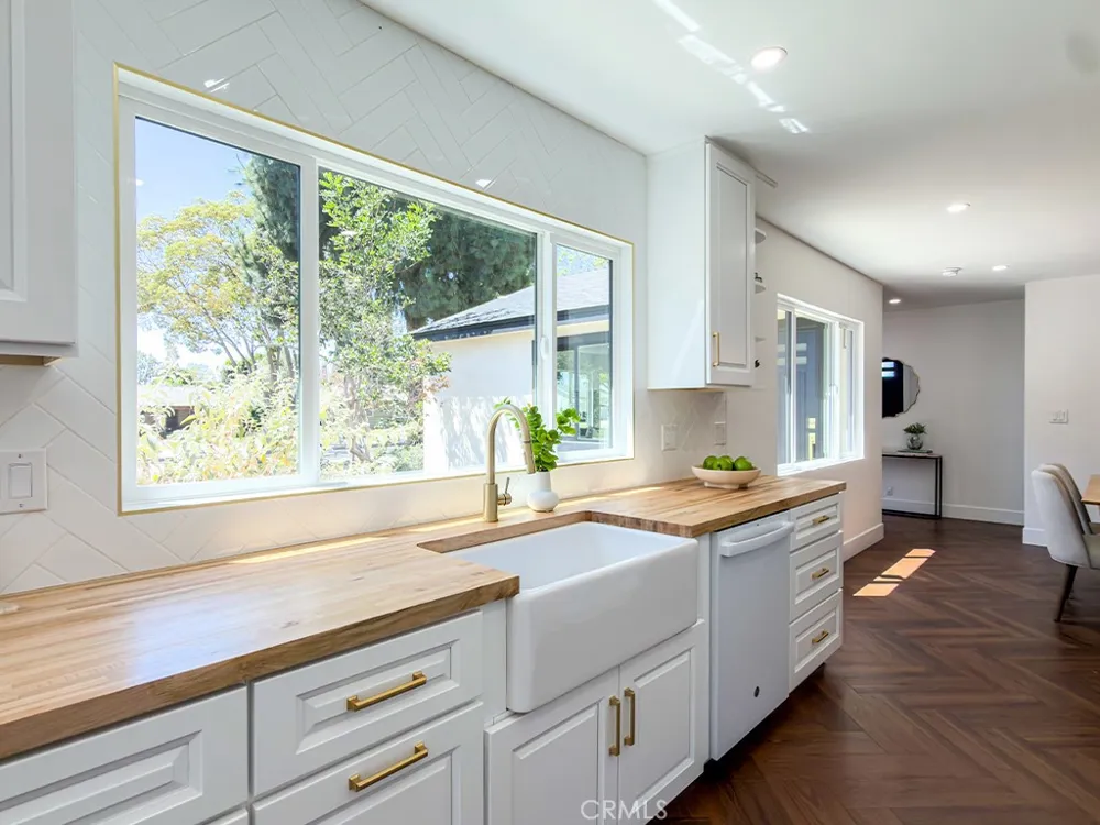 527 Park Orange, CA 92867