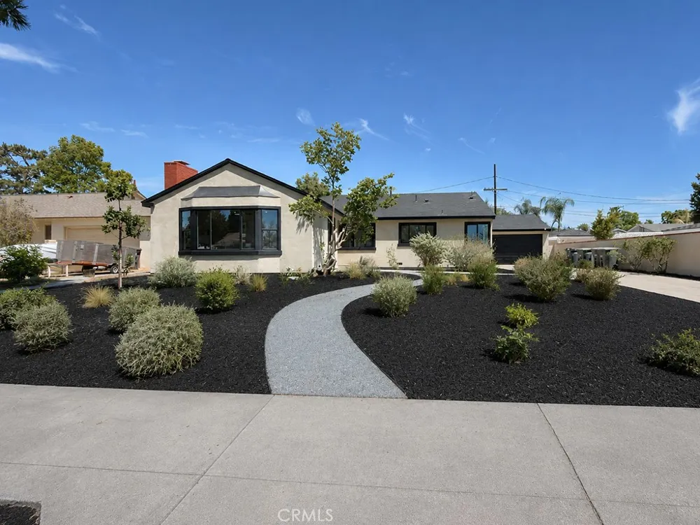 527 Park Orange, CA 92867
