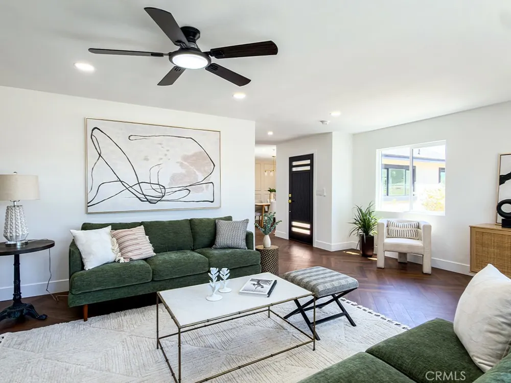 527 Park Orange, CA 92867