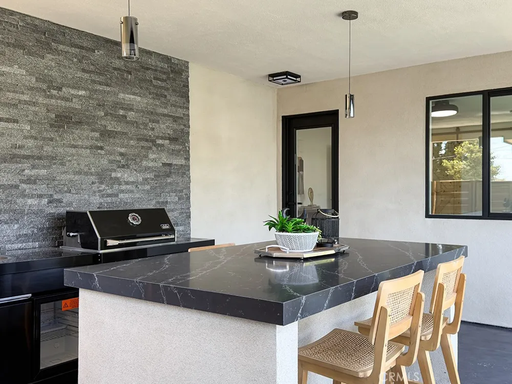 527 Park Orange, CA 92867