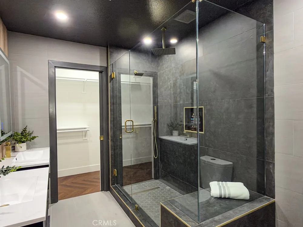 527 Park Orange, CA 92867