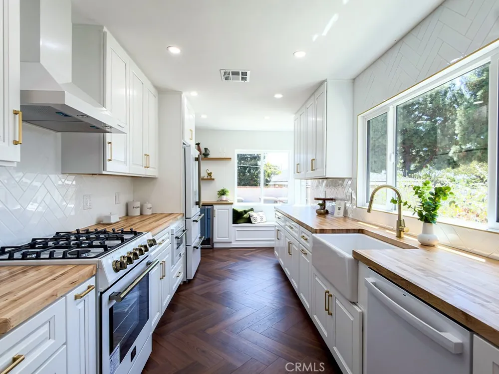 527 Park Orange, CA 92867