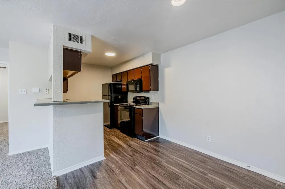 2809 W William Cannon Drive #E203 Austin, TX 78745