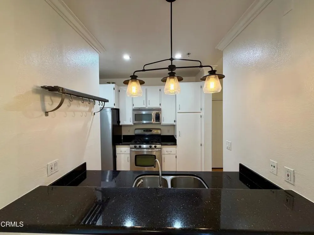 156 S Oak Knoll Avenue #201 Pasadena, CA 91101