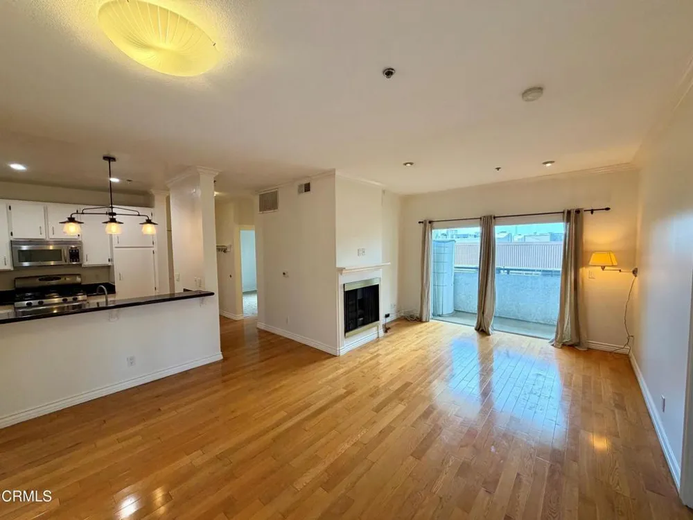156 S Oak Knoll Avenue #201 Pasadena, CA 91101