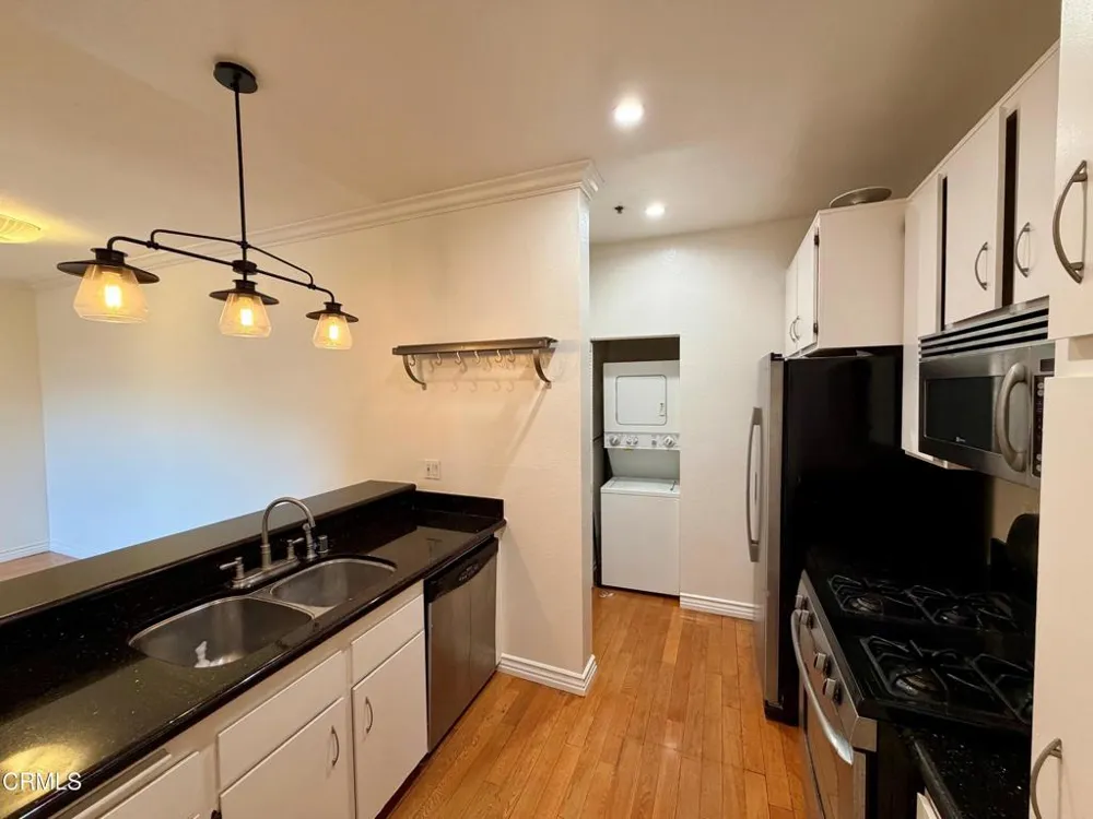 156 S Oak Knoll Avenue #201 Pasadena, CA 91101