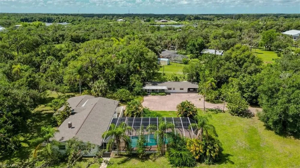 18220 Elmwood Drive Alva, FL 33920