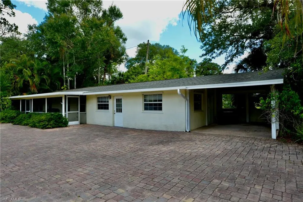 18220 Elmwood Drive Alva, FL 33920
