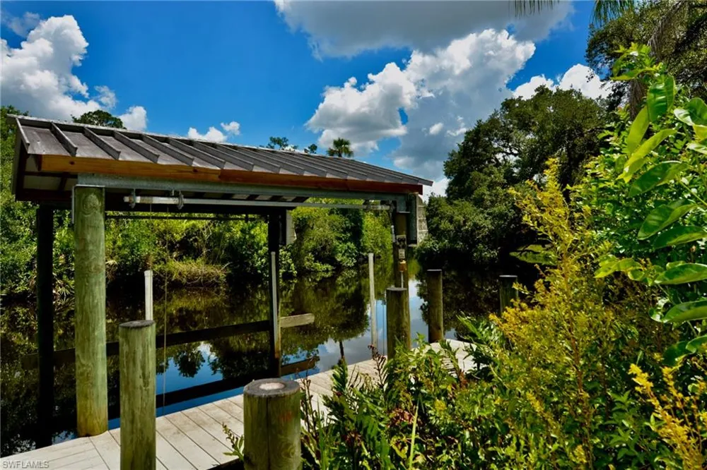 18220 Elmwood Drive Alva, FL 33920