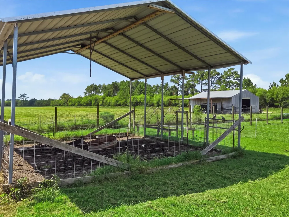 4560 Mcdermand Road China, TX 77713
