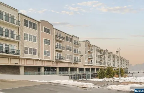 321 The Promenade