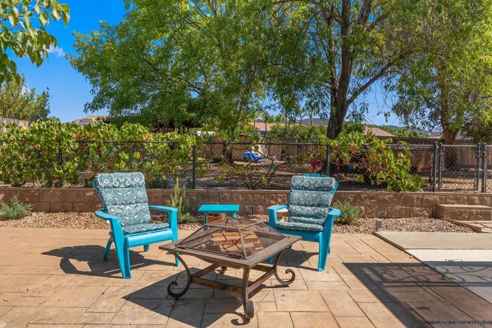 16333 Bassett Ramona, CA 92065