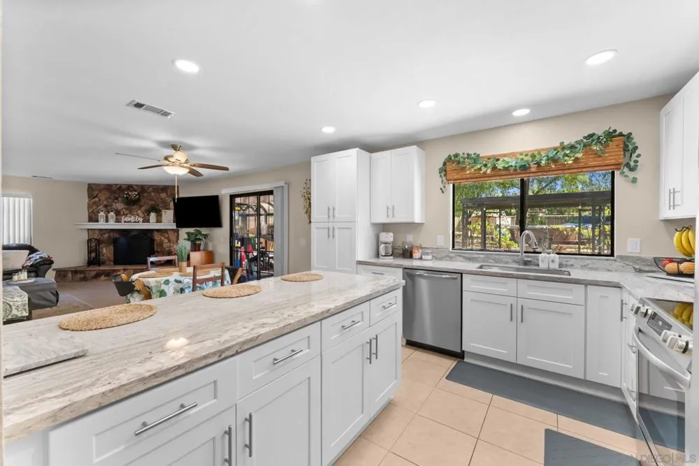 16333 Bassett Ramona, CA 92065