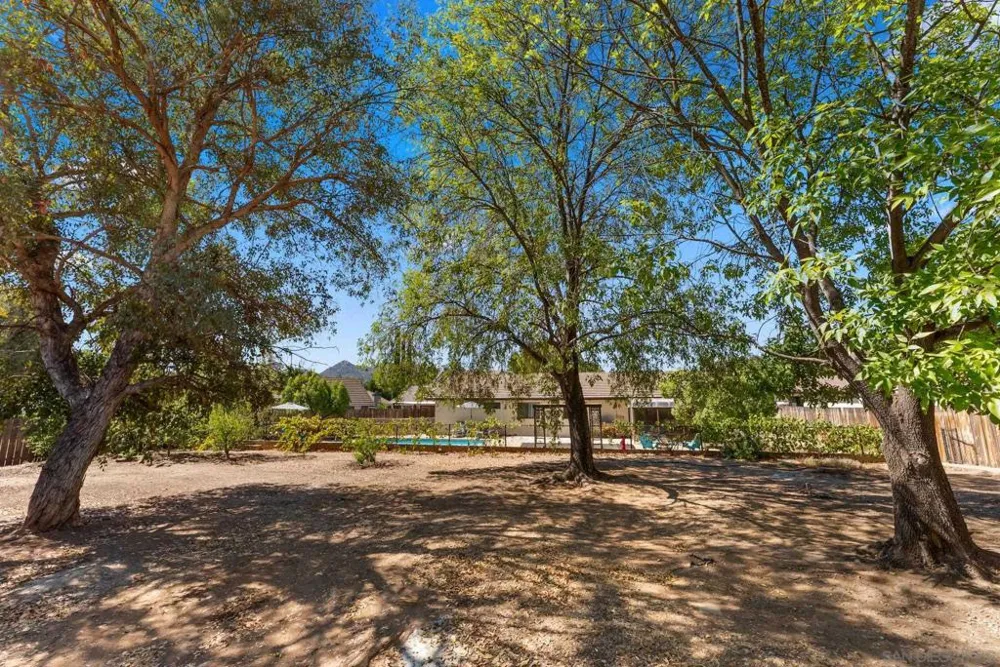 16333 Bassett Ramona, CA 92065
