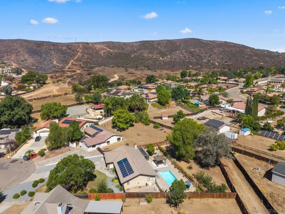 16333 Bassett Ramona, CA 92065