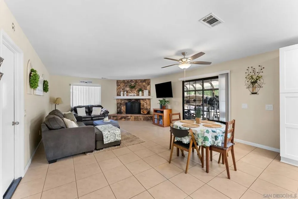 16333 Bassett Ramona, CA 92065