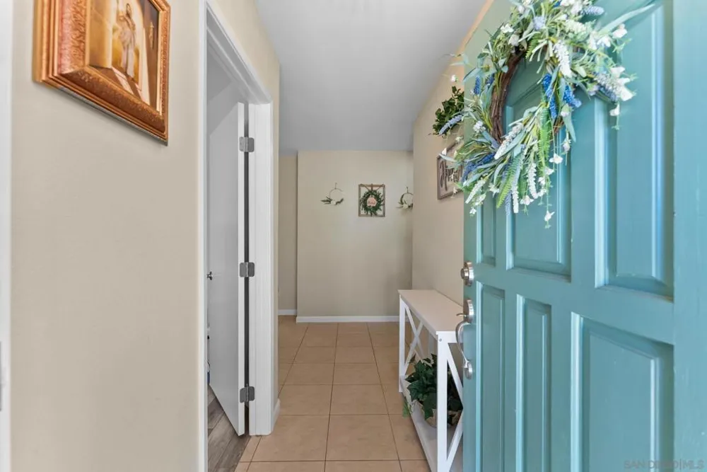 16333 Bassett Ramona, CA 92065