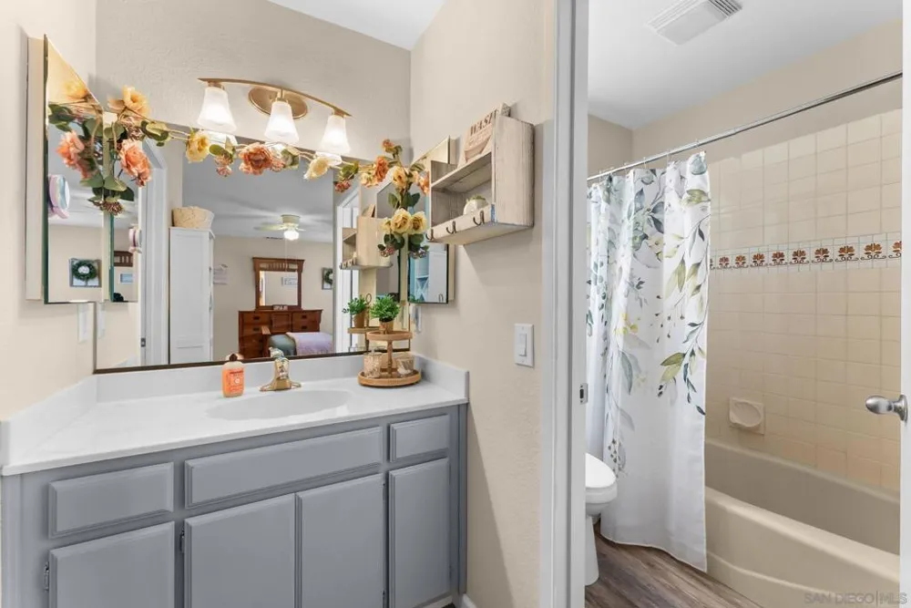 16333 Bassett Ramona, CA 92065