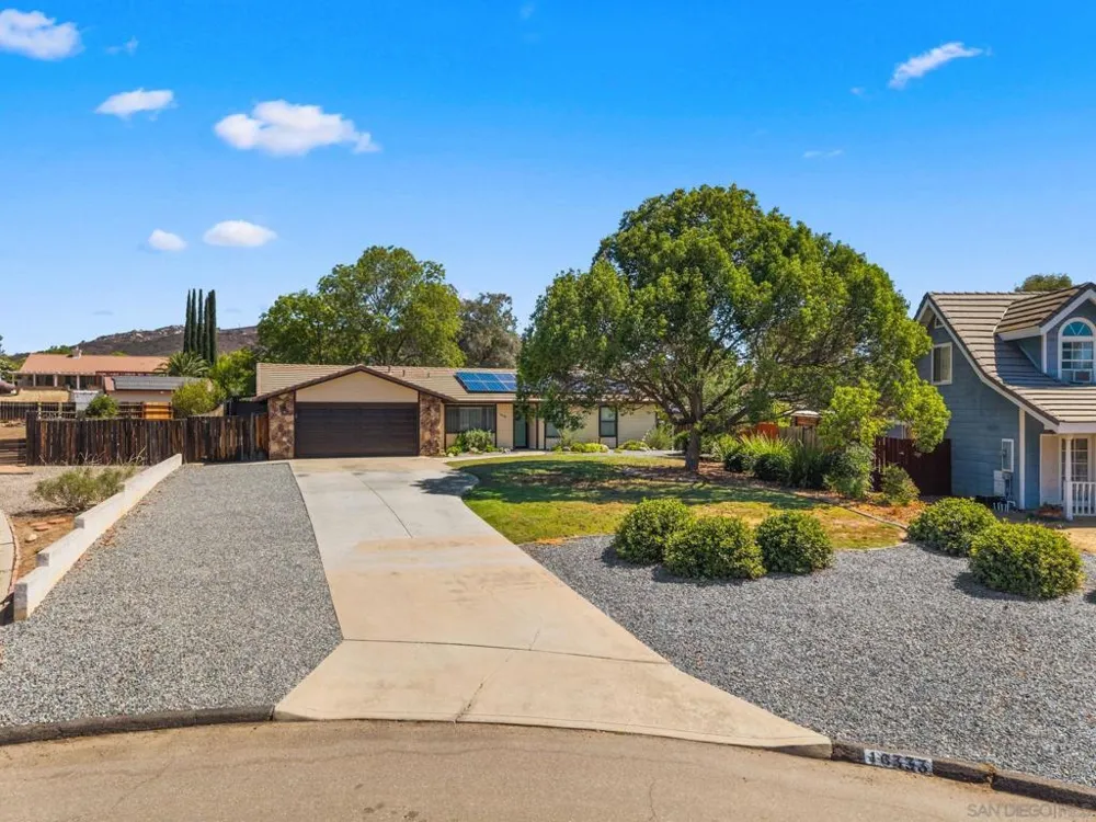 16333 Bassett Ramona, CA 92065