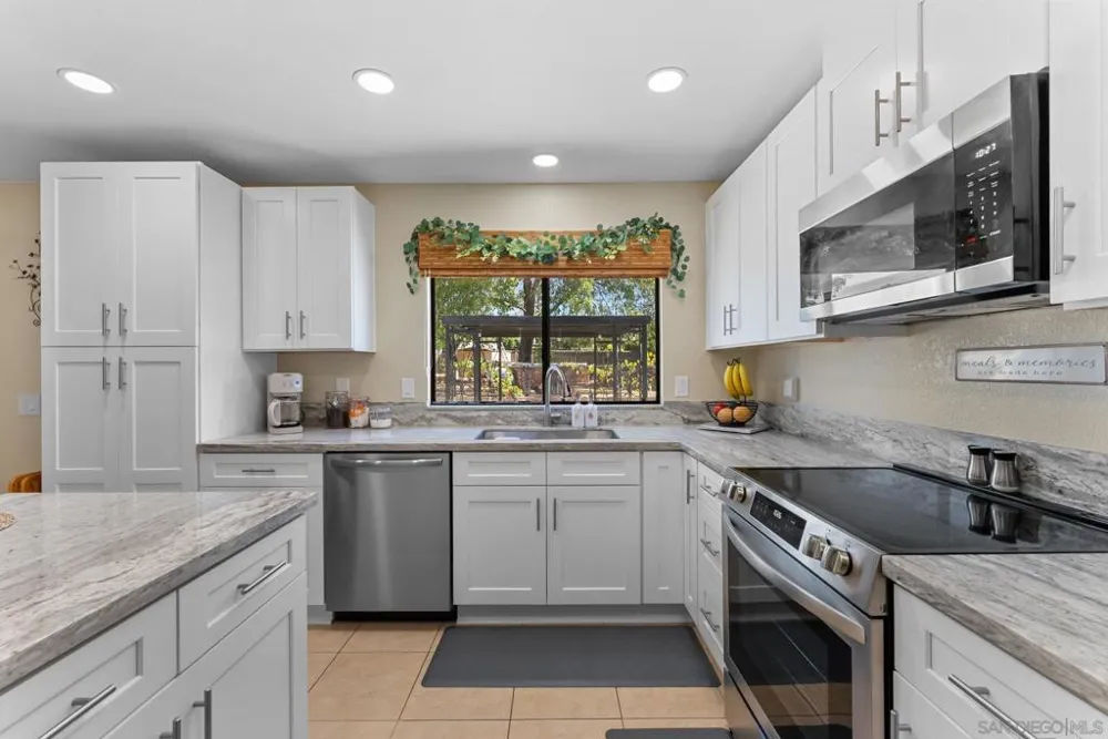 16333 Bassett Ramona, CA 92065
