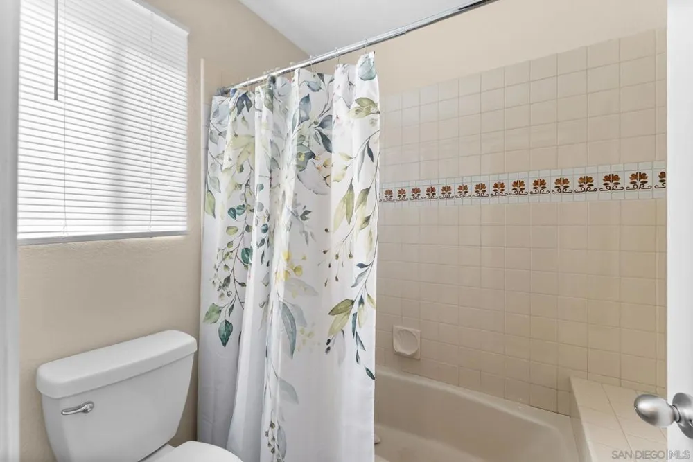 16333 Bassett Ramona, CA 92065
