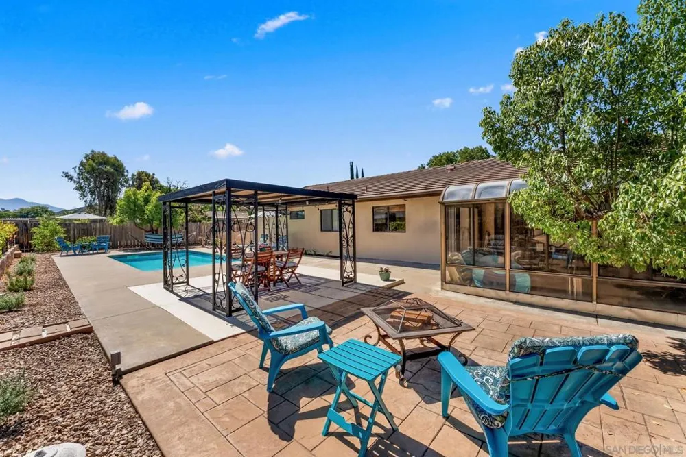 16333 Bassett Ramona, CA 92065