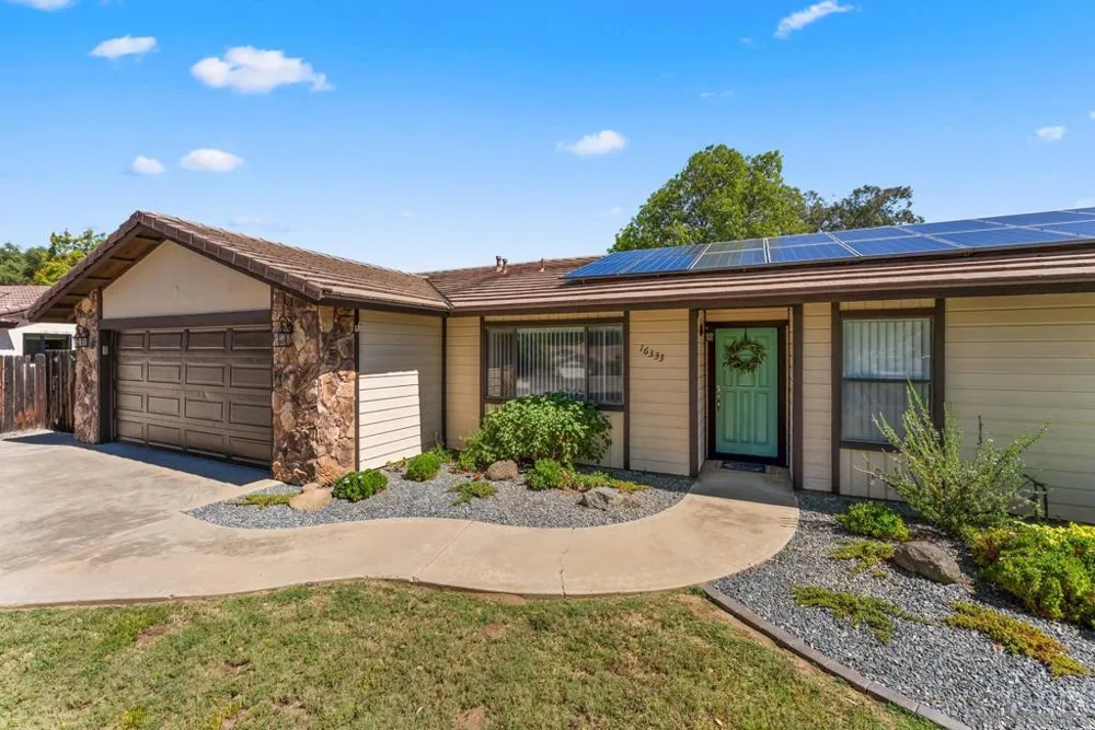 16333 Bassett Ramona, CA 92065
