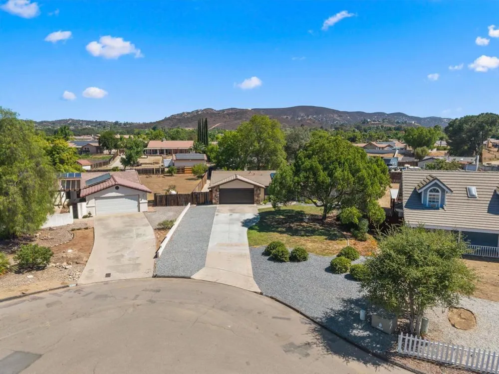 16333 Bassett Ramona, CA 92065