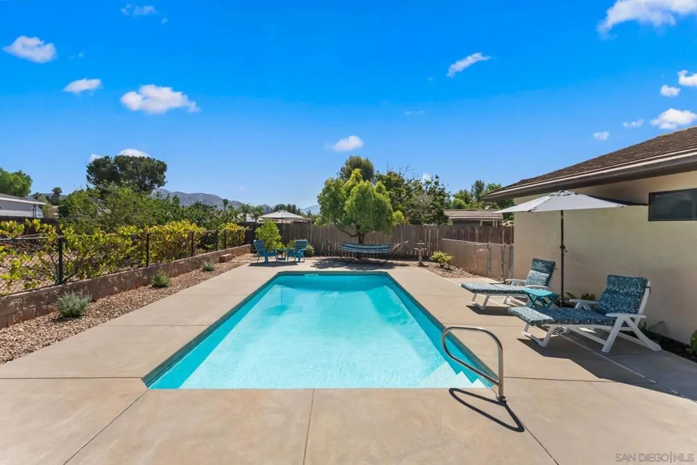 16333 Bassett Ramona, CA 92065