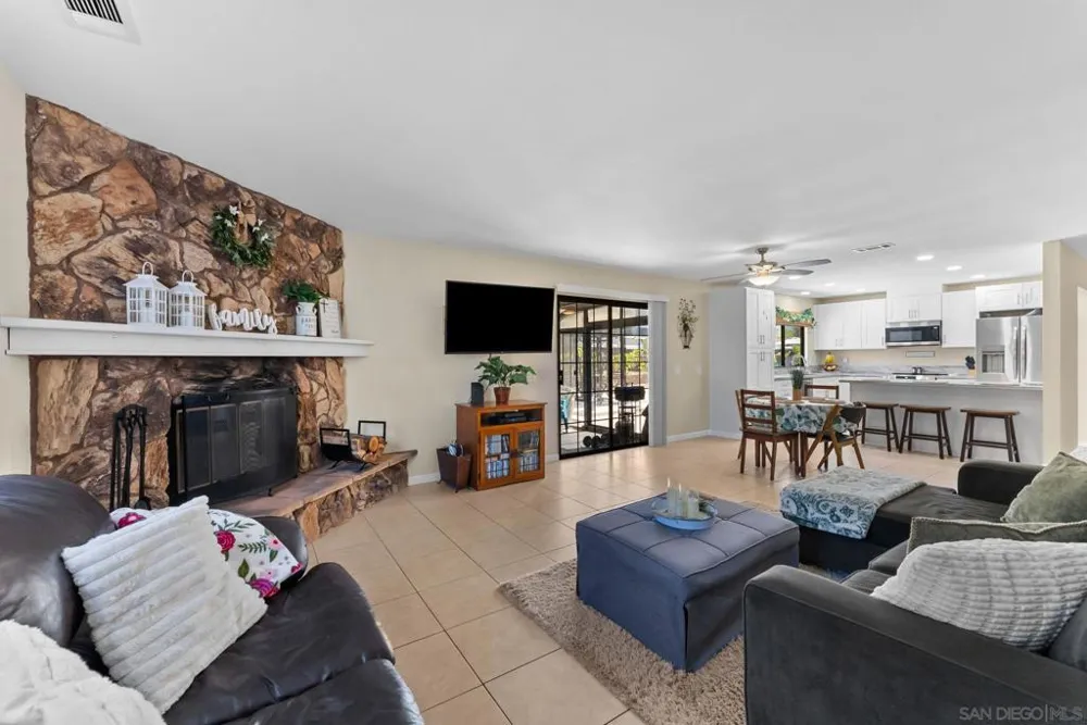 16333 Bassett Ramona, CA 92065