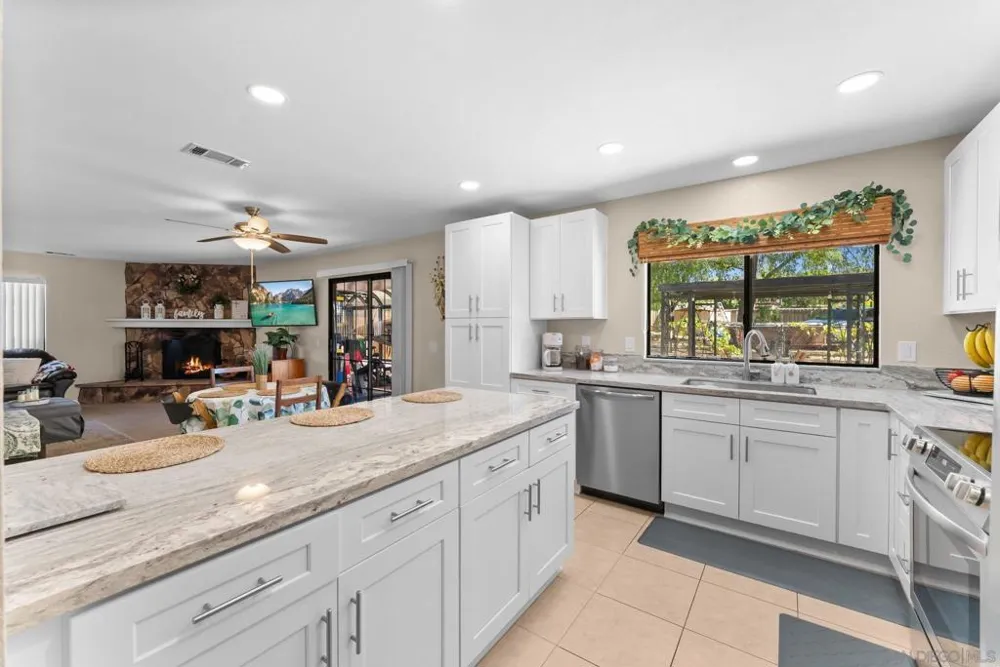 16333 Bassett Ramona, CA 92065