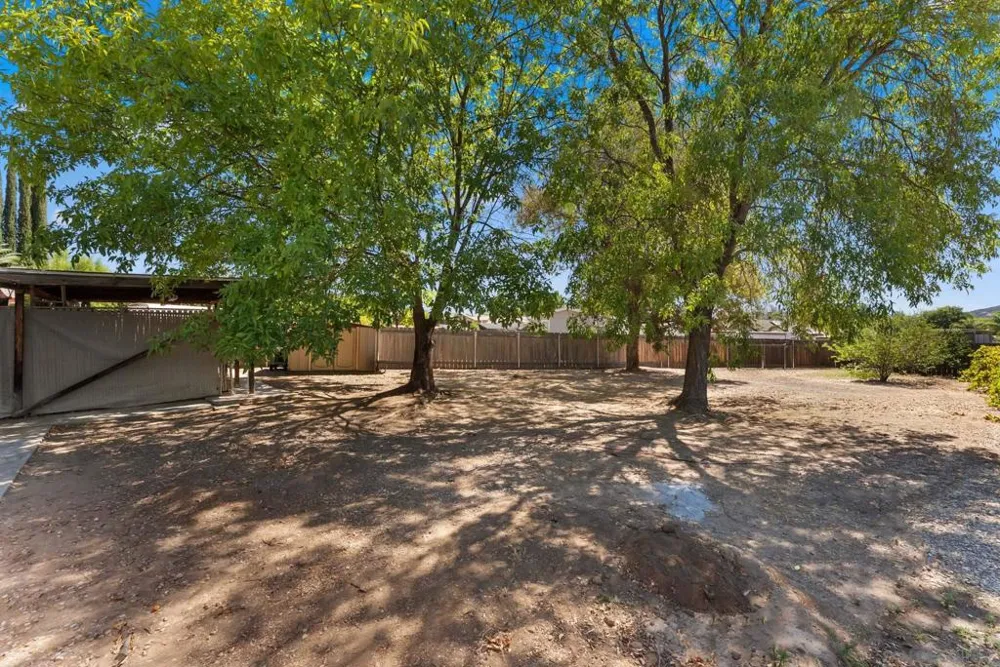 16333 Bassett Ramona, CA 92065