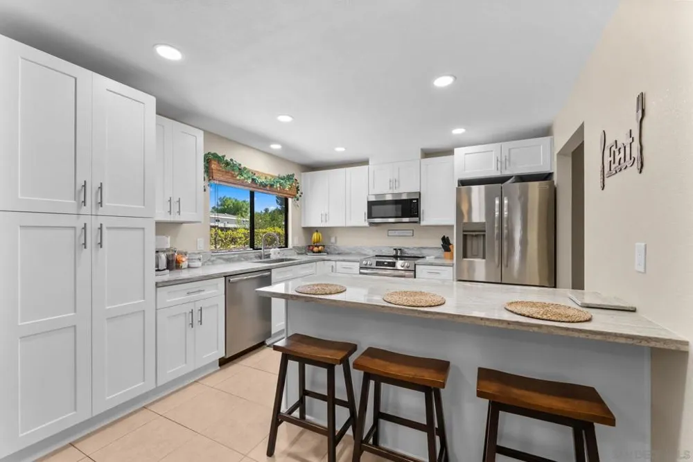 16333 Bassett Ramona, CA 92065