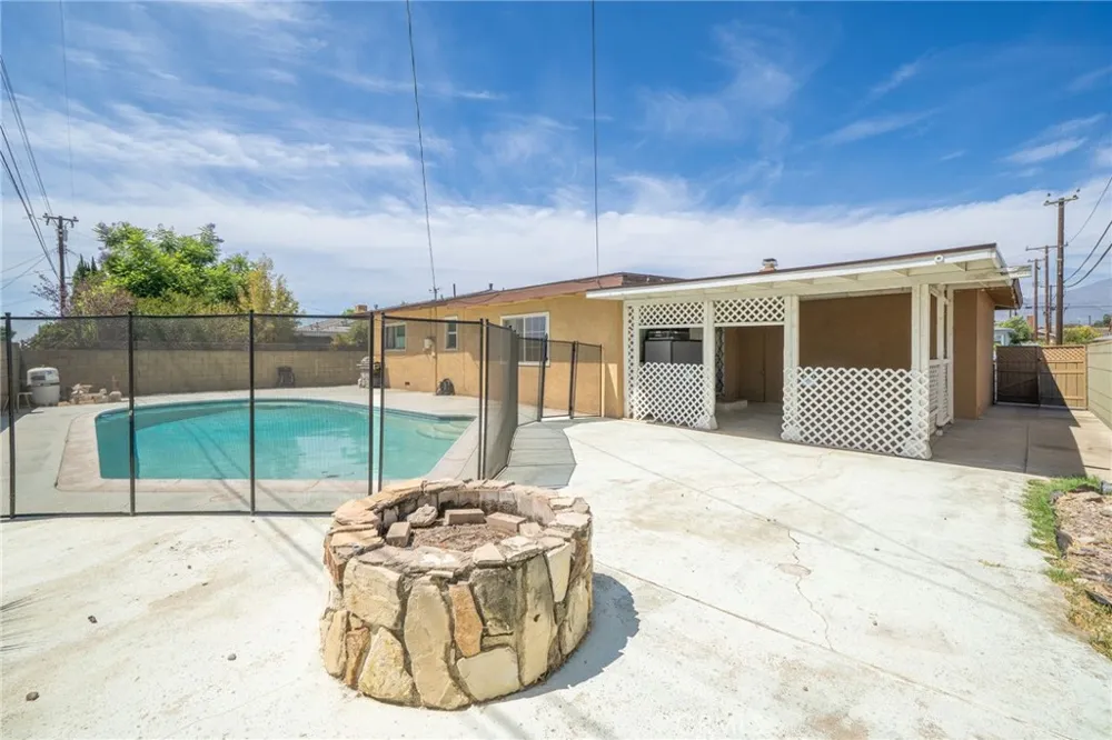 5595 Hawthorne Montclair, CA 91763
