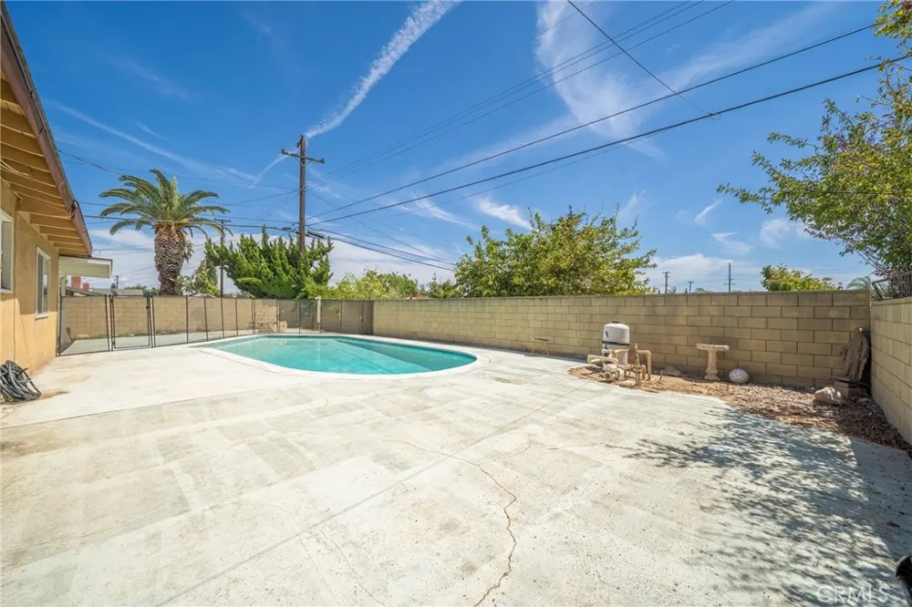 5595 Hawthorne Montclair, CA 91763