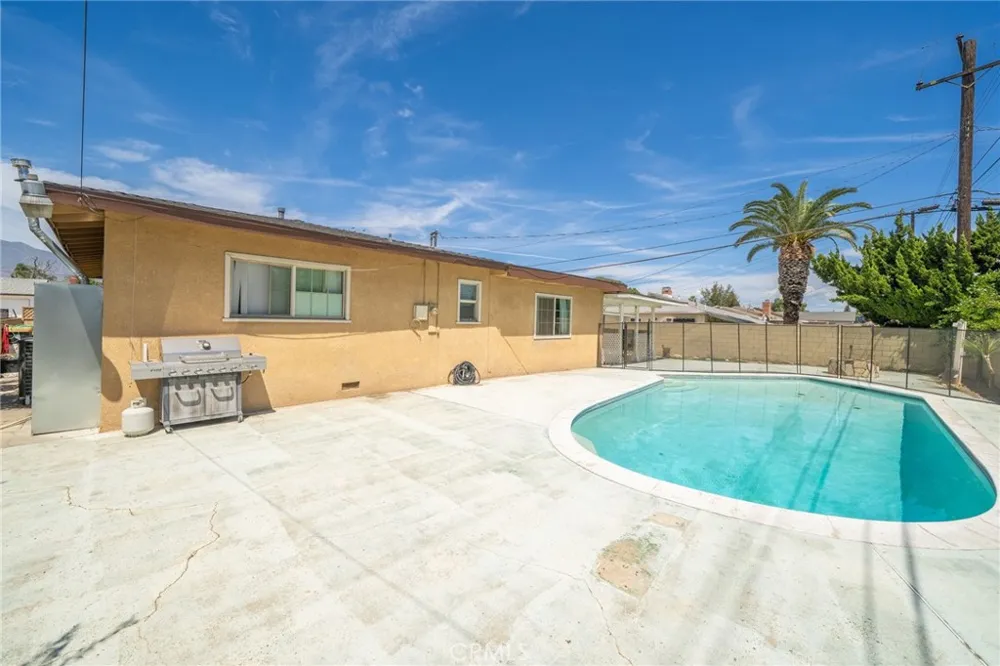 5595 Hawthorne Montclair, CA 91763
