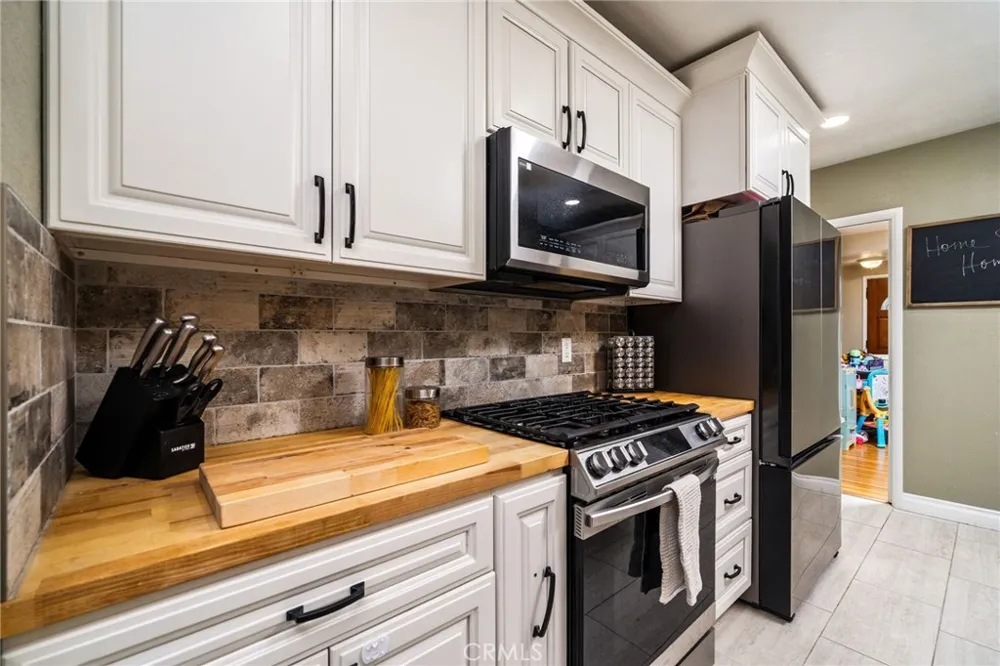5595 Hawthorne Montclair, CA 91763