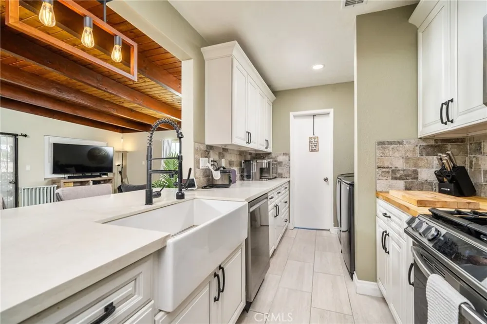 5595 Hawthorne Montclair, CA 91763
