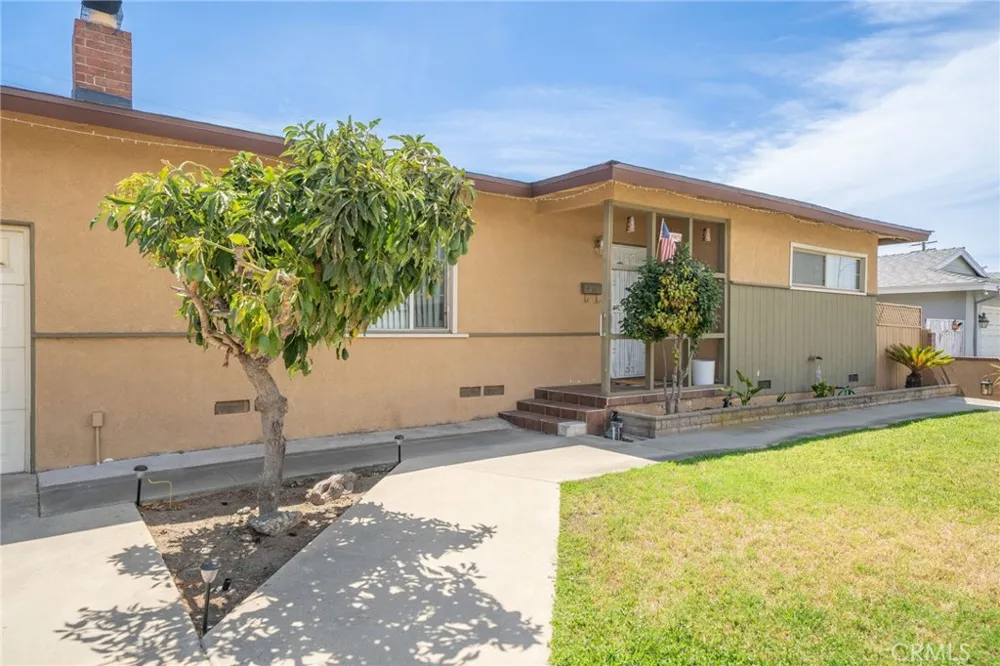 5595 Hawthorne Montclair, CA 91763