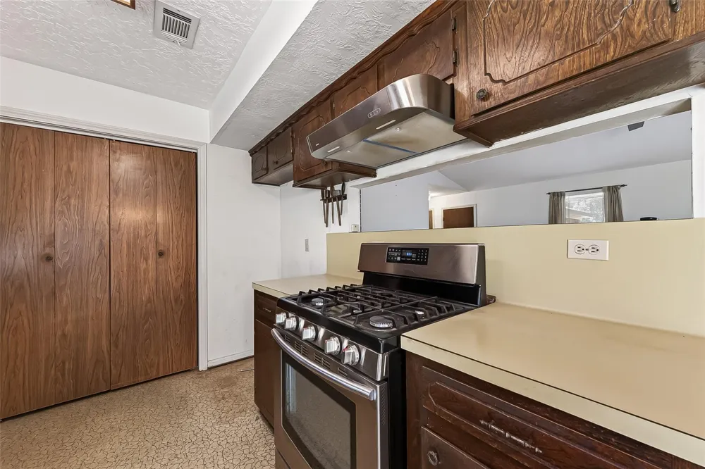 6623 Mildred Road Needville, TX 77461