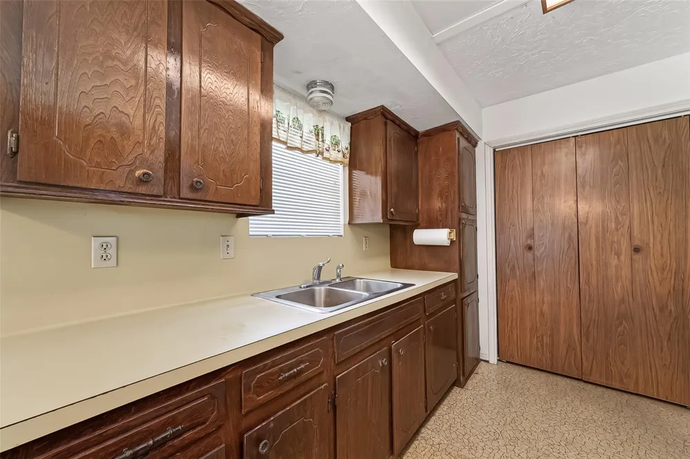 6623 Mildred Road Needville, TX 77461