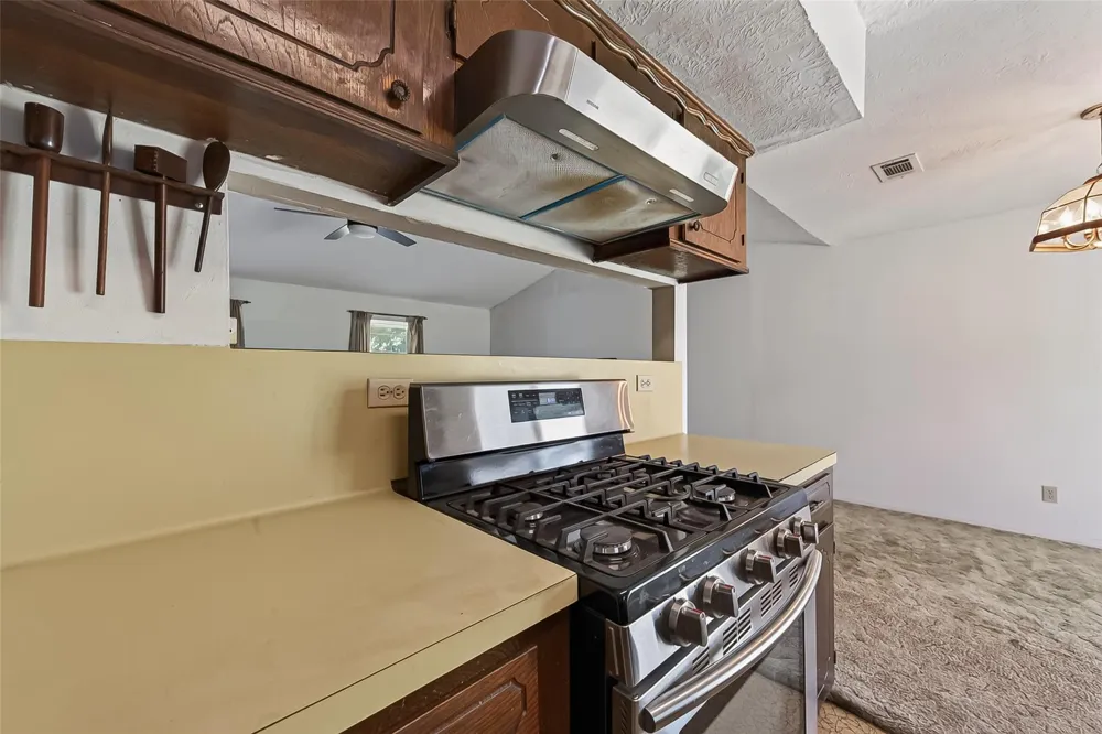6623 Mildred Road Needville, TX 77461